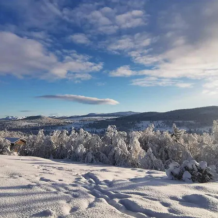 בית נופש Idyllic Log With Ski-inout At Dagalifjell